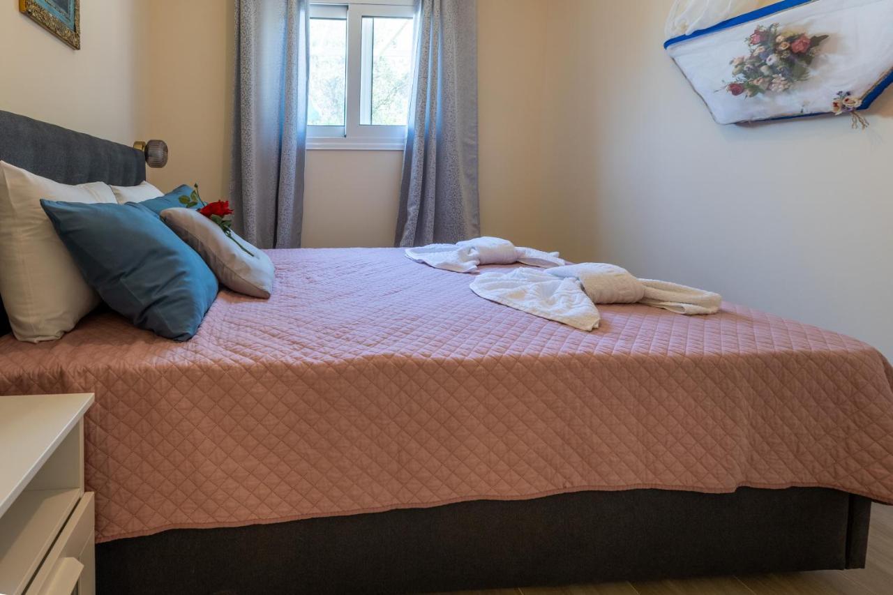 Bougainvillea House With Private Garden Apartament Kalamata